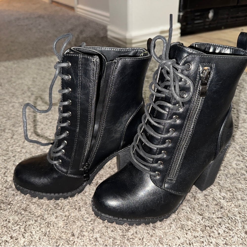 Dream Pairs Black Lace-Up Chunky Heel Boots